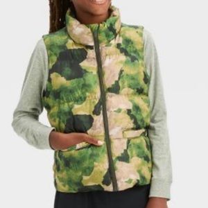 NWT IN MOTION TARGET CAMO WATERCOLOR PUFFER VEST BOYS 6/7